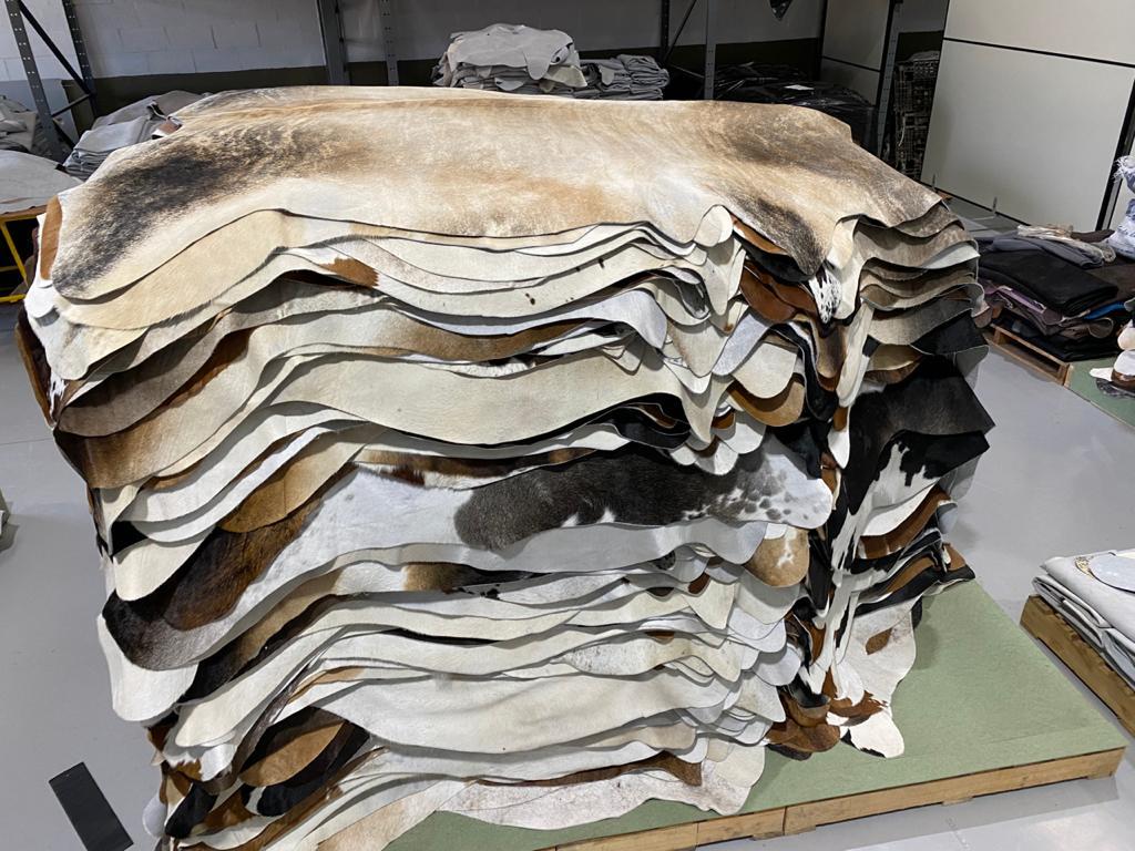 Wholesale pack of 10 Cowhide Hairon Rugs/Hides, 3 colors, Brindle, Brown Beige Black and more... Designers and shop owners' best opportunity!! (we are selling Gunnie at a price of fake/Vinyl)